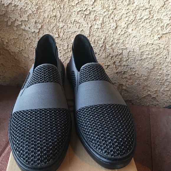 UGG women’s shoes size 8 - Picture 2 of 5